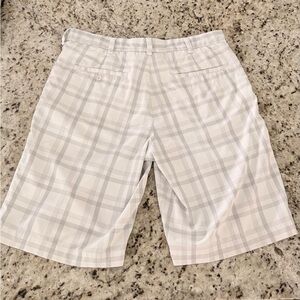 Nike Dri-fit Men's 32 White and Light Gray Plaid Flat Front Shorts